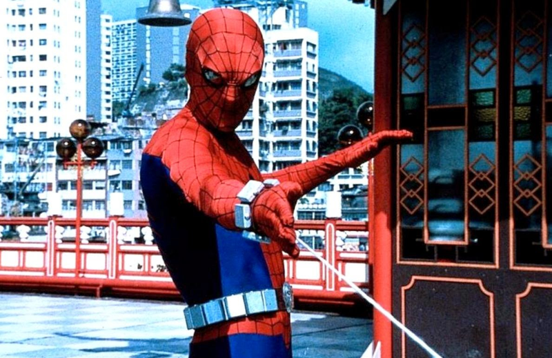 Si quieres ver al Spider-Man de 1977 en acción solo tienes que seguir el enlace de arriba. Es la película completa en YouTube.